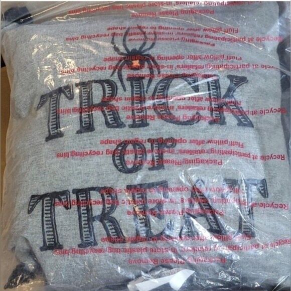 Threshold Halloween Decor Trick or Treat Toss Accent Pillow 18" X18" NEW! - Picture 3 of 3